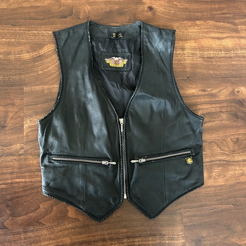Vintage Harley Davidson Leather Vest 
Zip 
Black 
Logo 
Women’s Size Medium 
VTG
